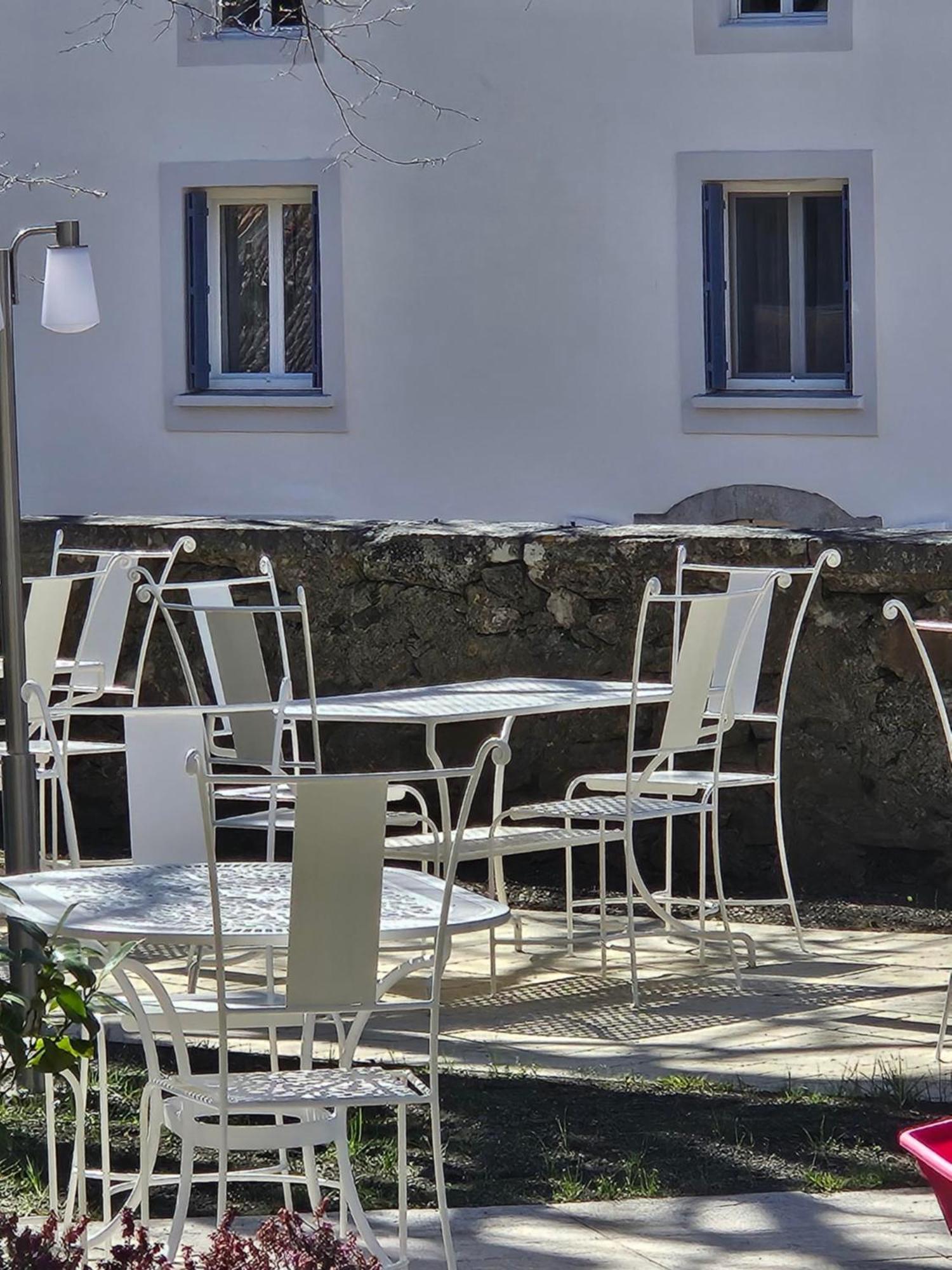 Logis Hostellerie Du Grand Duc Hotel Restaurant Gincla Esterno foto