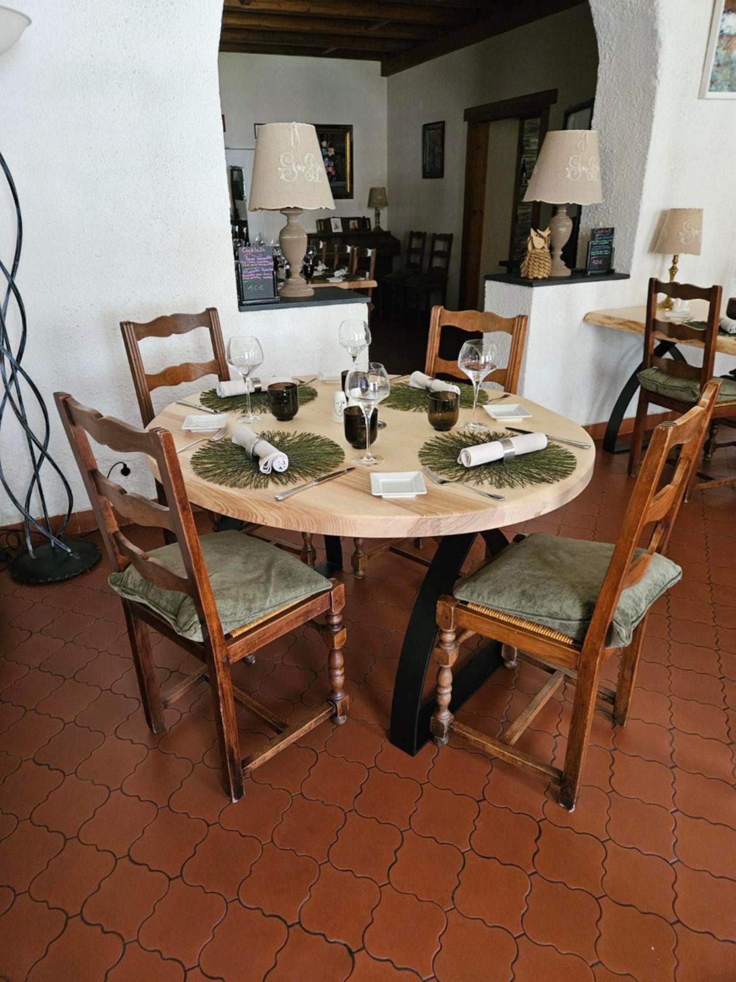 Logis Hostellerie Du Grand Duc Hotel Restaurant Gincla Esterno foto