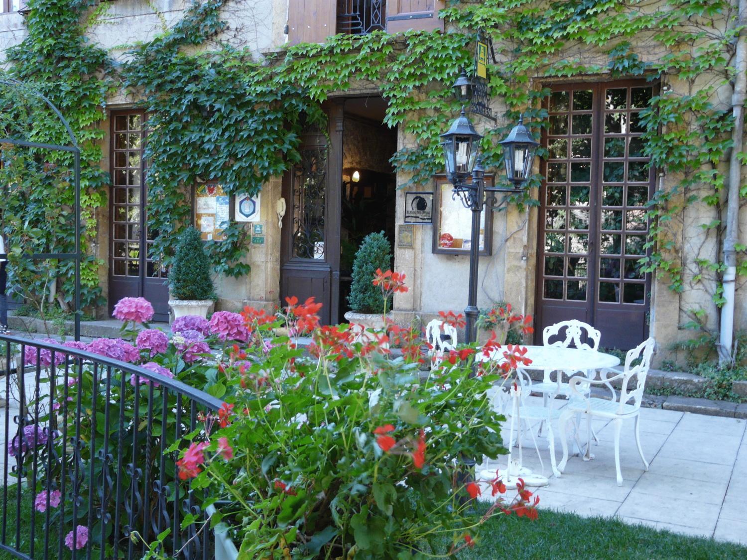 Logis Hostellerie Du Grand Duc Hotel Restaurant Gincla Esterno foto
