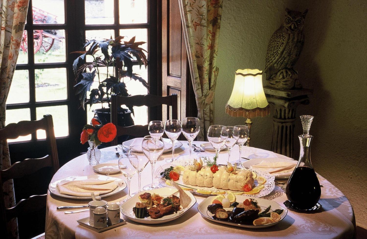 Logis Hostellerie Du Grand Duc Hotel Restaurant Gincla Esterno foto