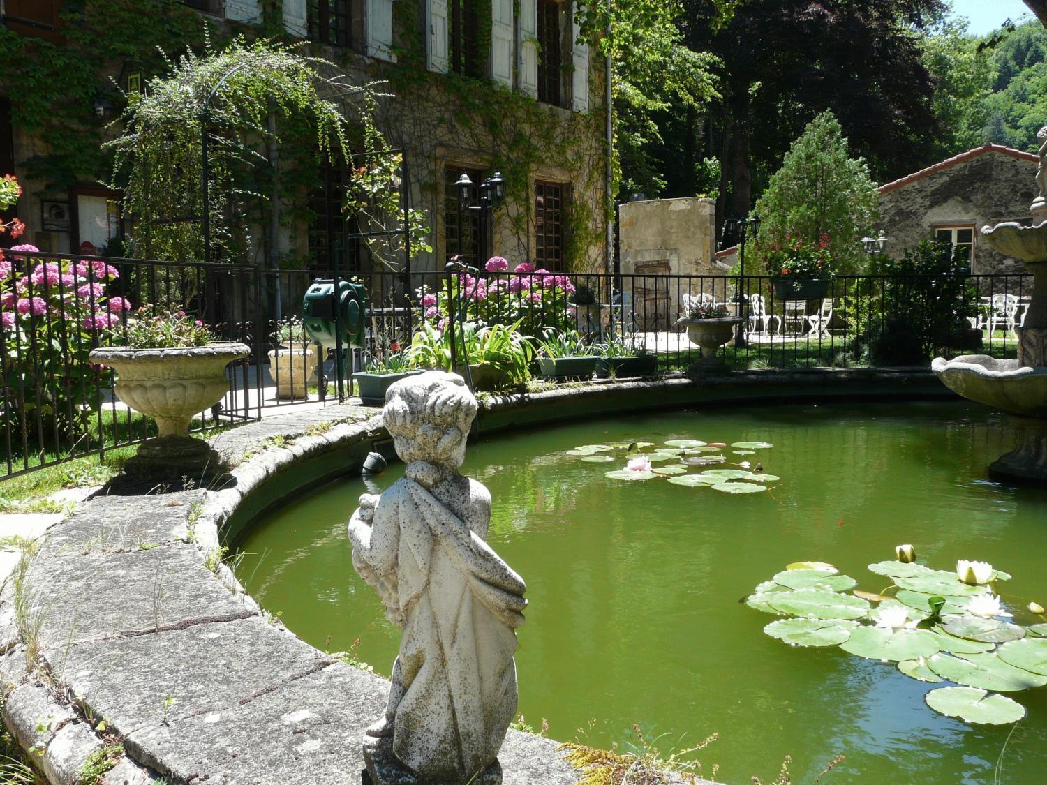 Logis Hostellerie Du Grand Duc Hotel Restaurant Gincla Esterno foto