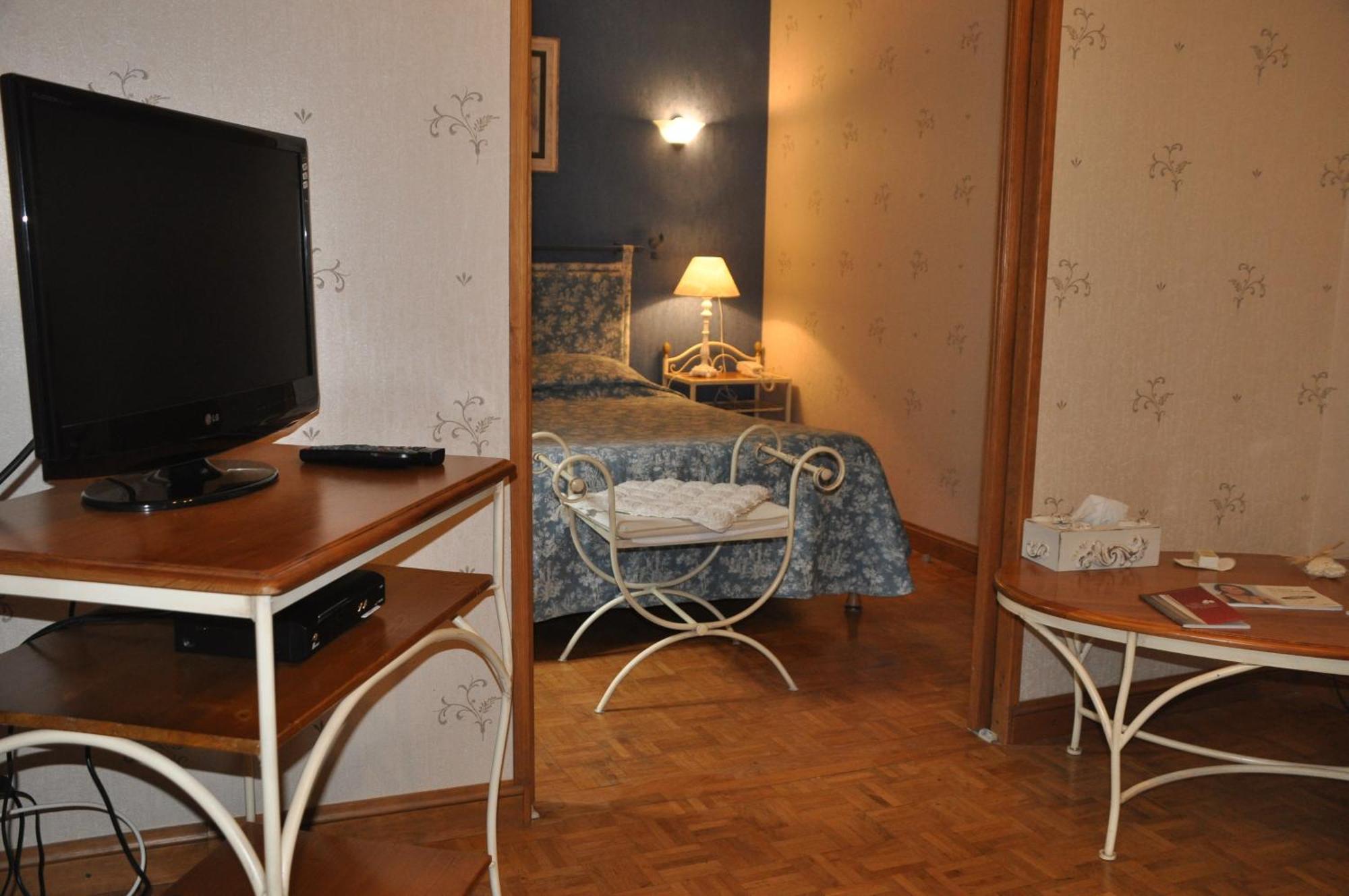 Logis Hostellerie Du Grand Duc Hotel Restaurant Gincla Esterno foto
