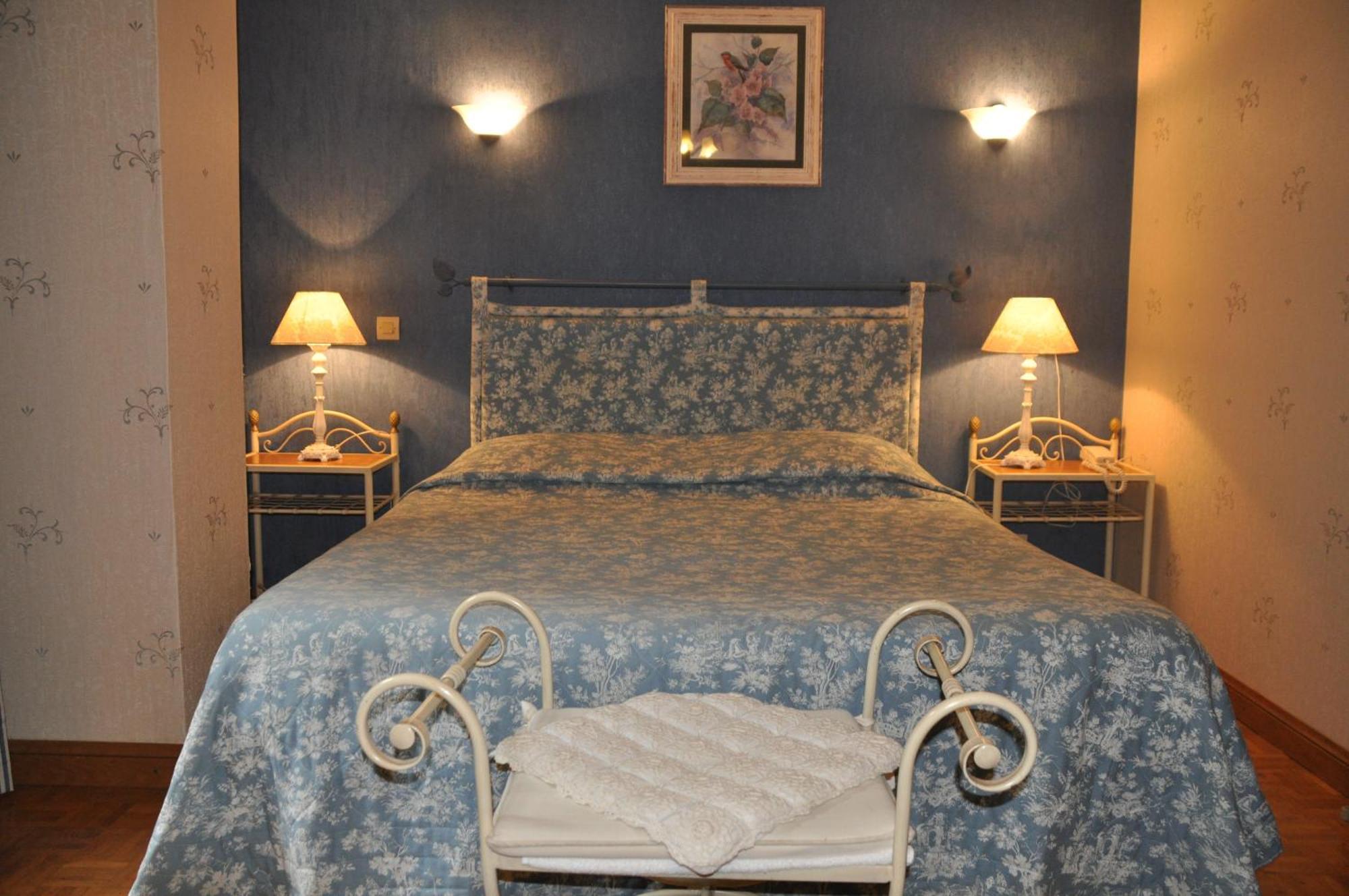 Logis Hostellerie Du Grand Duc Hotel Restaurant Gincla Esterno foto
