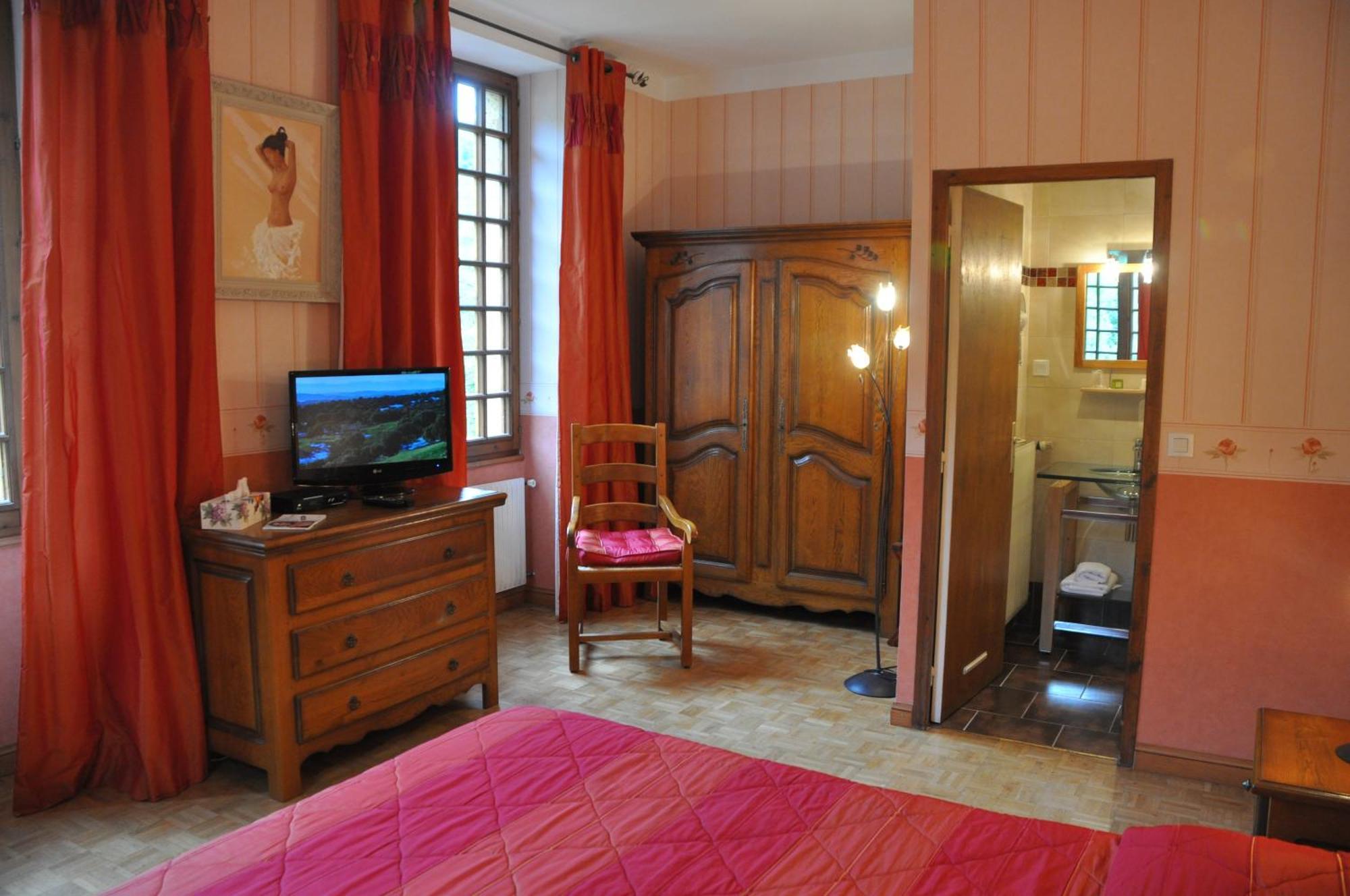Logis Hostellerie Du Grand Duc Hotel Restaurant Gincla Esterno foto