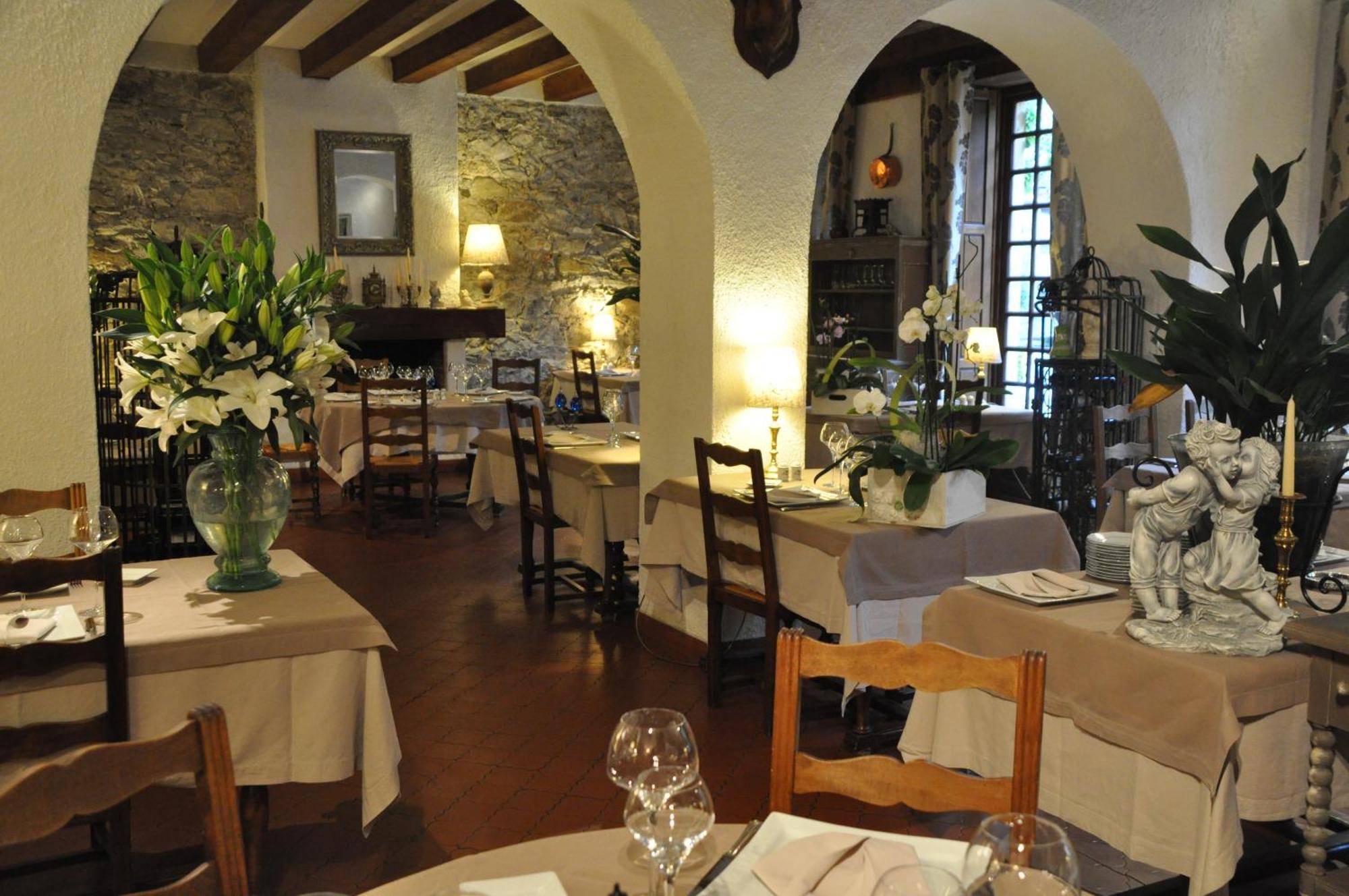Logis Hostellerie Du Grand Duc Hotel Restaurant Gincla Esterno foto