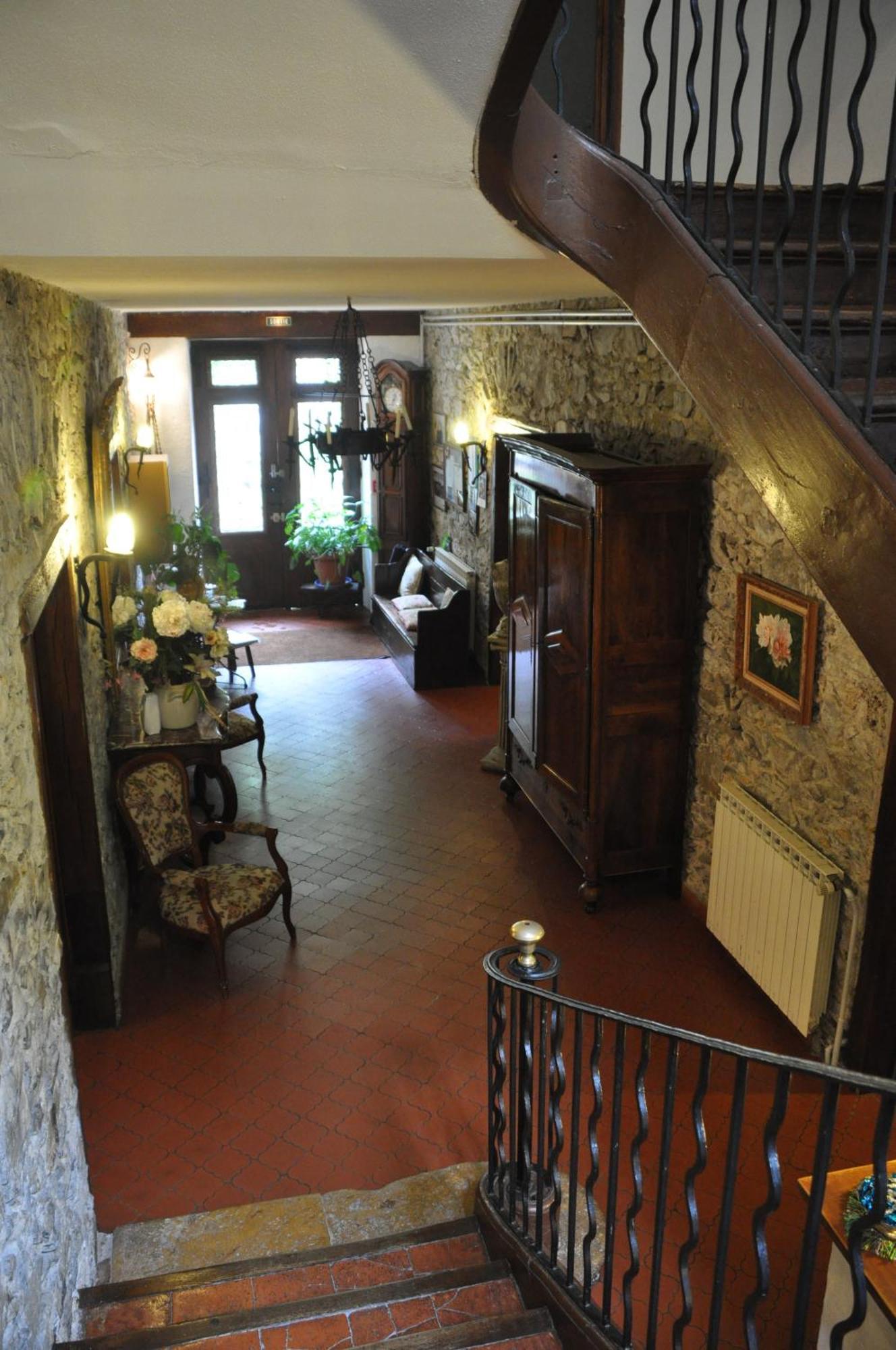 Logis Hostellerie Du Grand Duc Hotel Restaurant Gincla Esterno foto