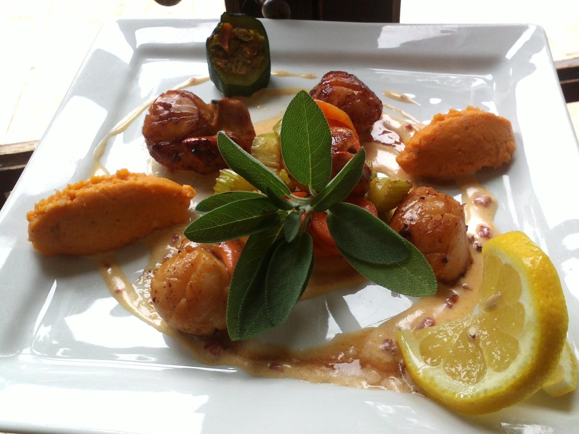 Logis Hostellerie Du Grand Duc Hotel Restaurant Gincla Esterno foto