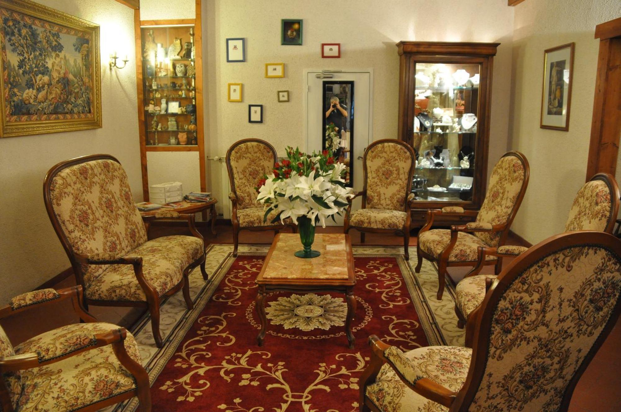 Logis Hostellerie Du Grand Duc Hotel Restaurant Gincla Esterno foto