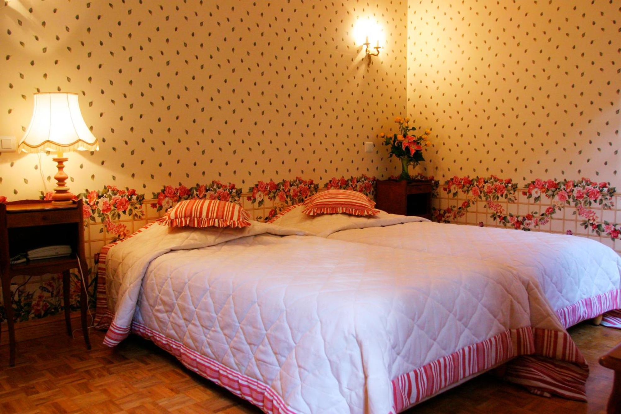 Logis Hostellerie Du Grand Duc Hotel Restaurant Gincla Camera foto