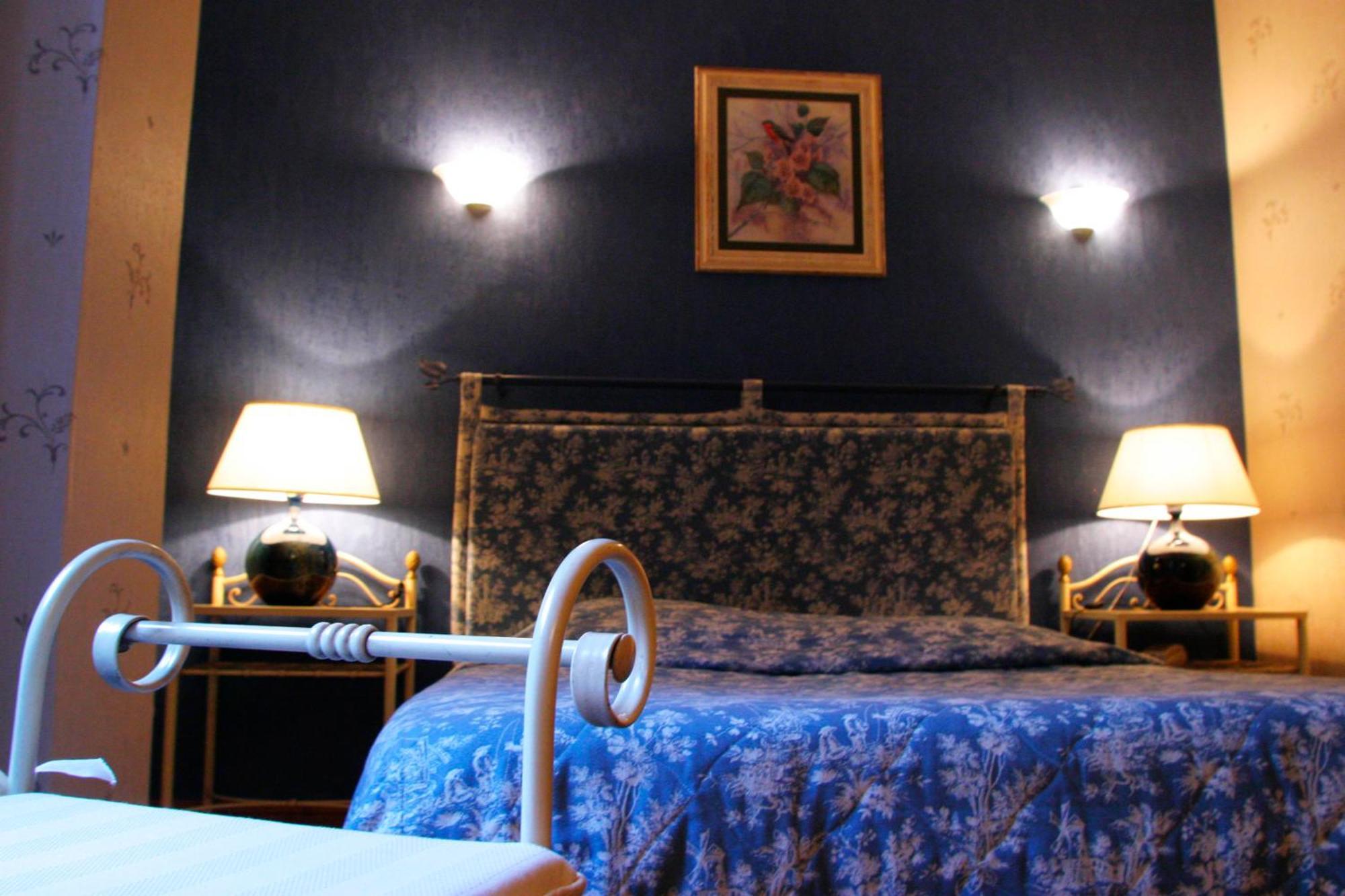 Logis Hostellerie Du Grand Duc Hotel Restaurant Gincla Camera foto