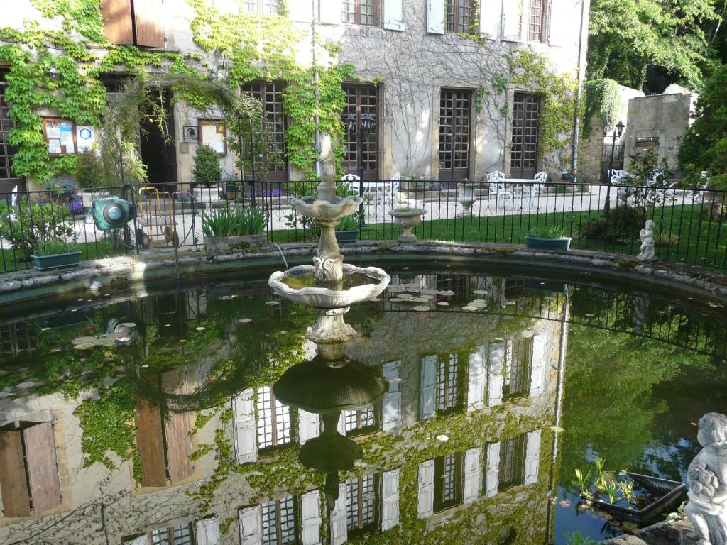 Logis Hostellerie Du Grand Duc Hotel Restaurant Gincla Esterno foto