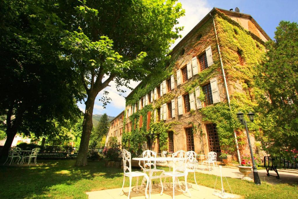Logis Hostellerie Du Grand Duc Hotel Restaurant Gincla Esterno foto