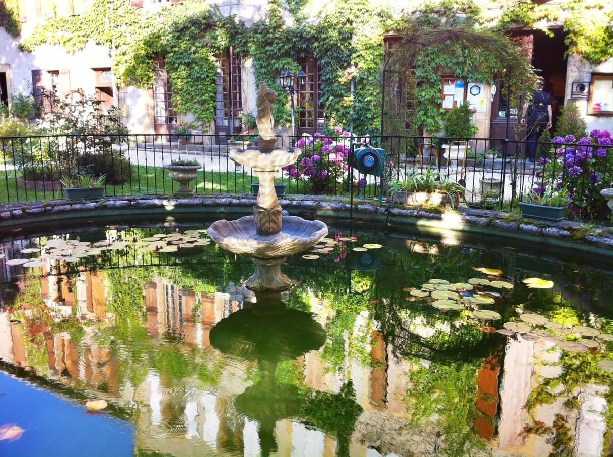 Logis Hostellerie Du Grand Duc Hotel Restaurant Gincla Esterno foto