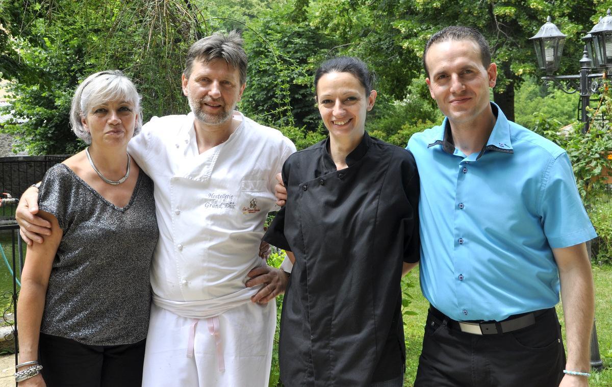Logis Hostellerie Du Grand Duc Hotel Restaurant Gincla Esterno foto