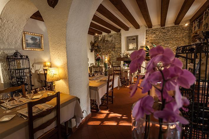 Logis Hostellerie Du Grand Duc Hotel Restaurant Gincla Esterno foto