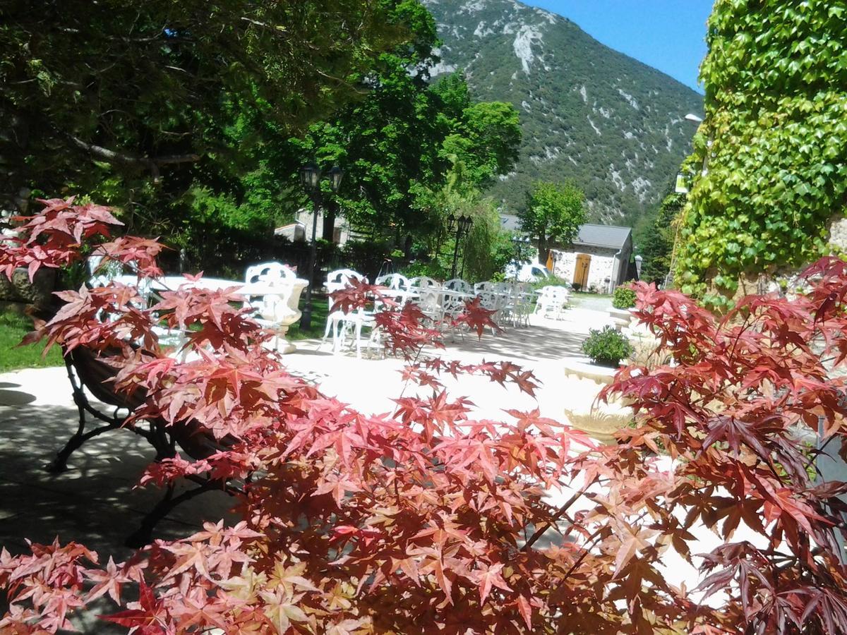 Logis Hostellerie Du Grand Duc Hotel Restaurant Gincla Esterno foto