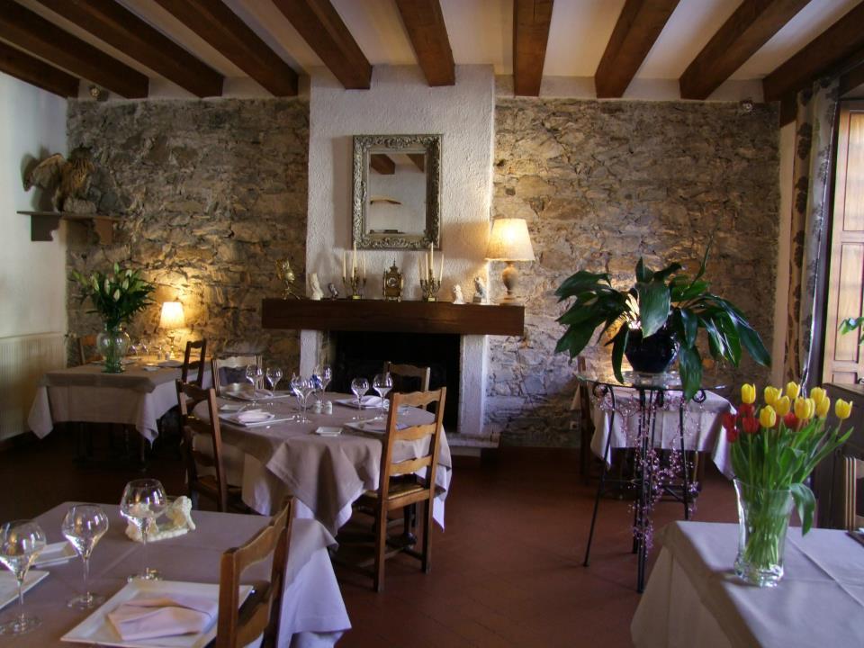 Logis Hostellerie Du Grand Duc Hotel Restaurant Gincla Esterno foto