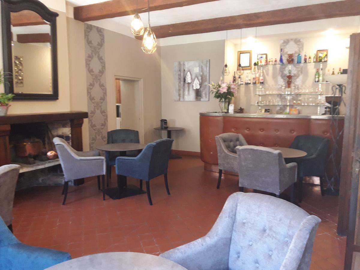 Logis Hostellerie Du Grand Duc Hotel Restaurant Gincla Esterno foto