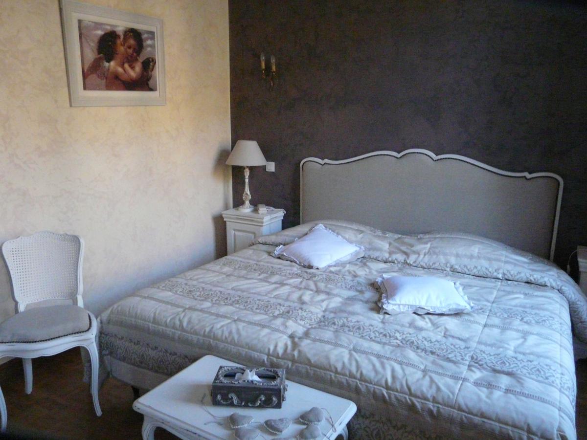 Logis Hostellerie Du Grand Duc Hotel Restaurant Gincla Esterno foto
