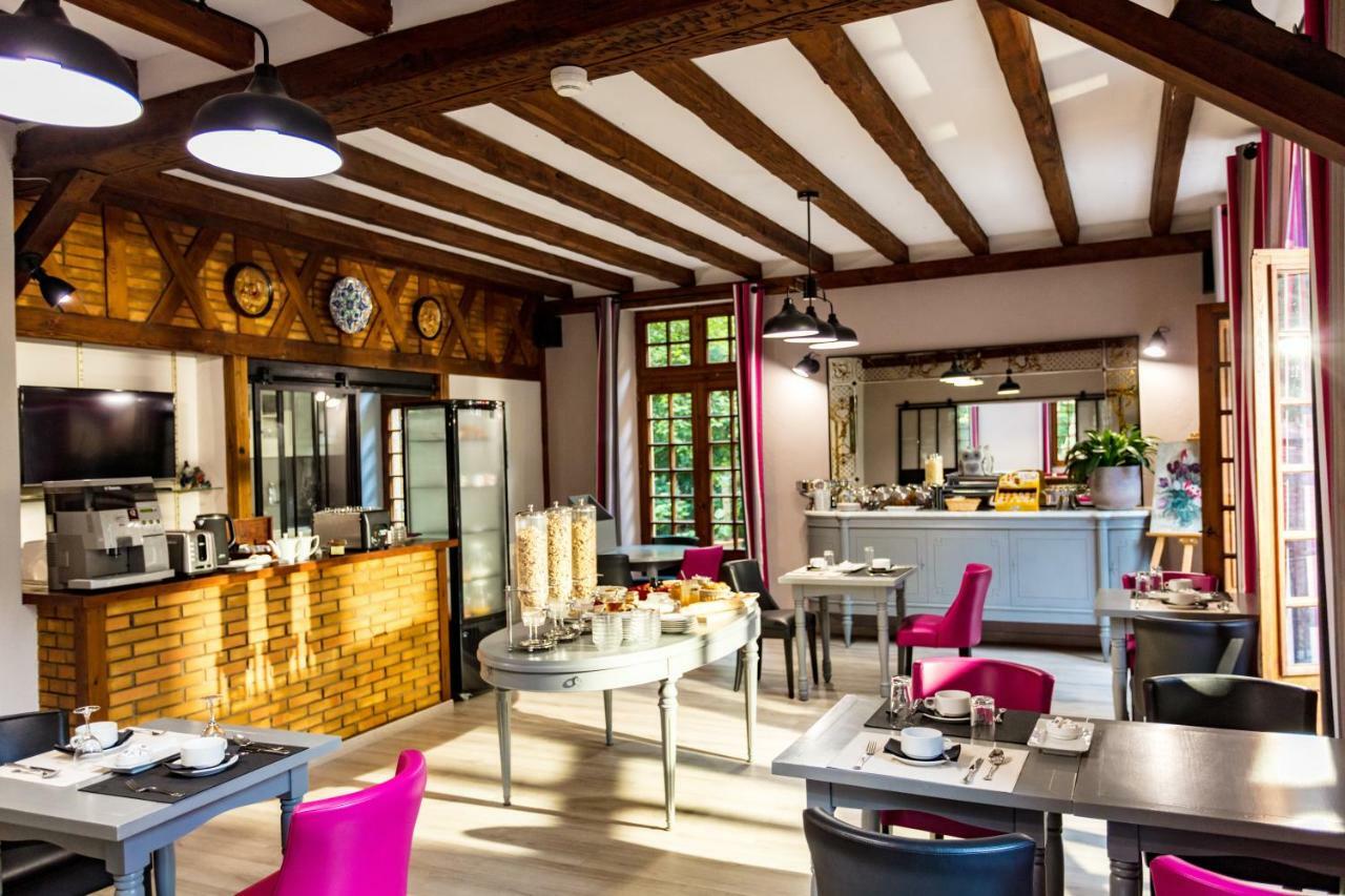 Logis Hostellerie Du Grand Duc Hotel Restaurant Gincla Esterno foto