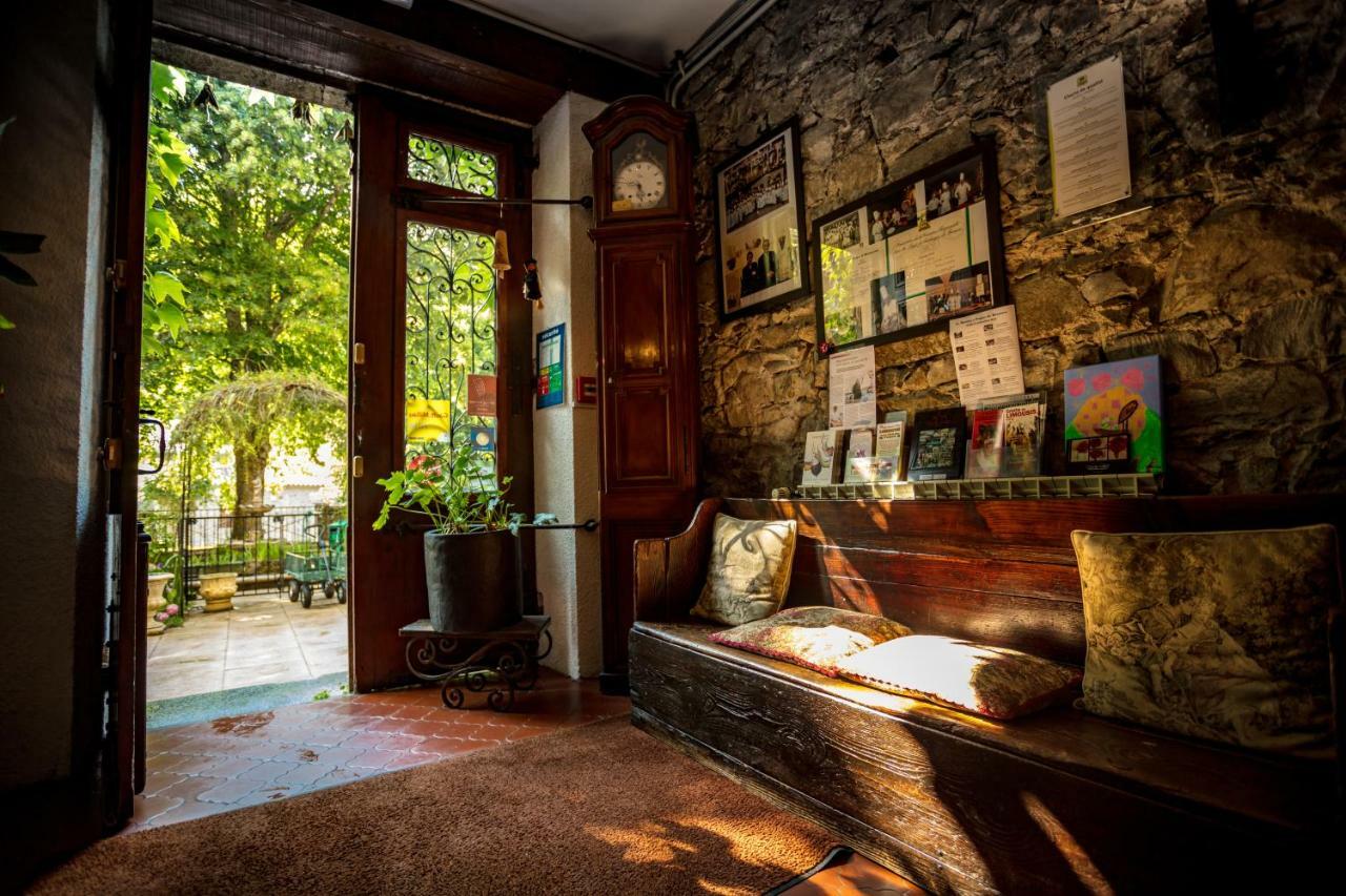 Logis Hostellerie Du Grand Duc Hotel Restaurant Gincla Esterno foto